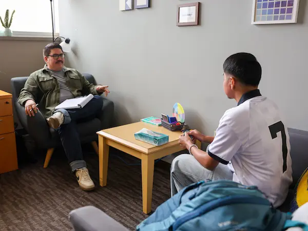 a male student talking with a counselor