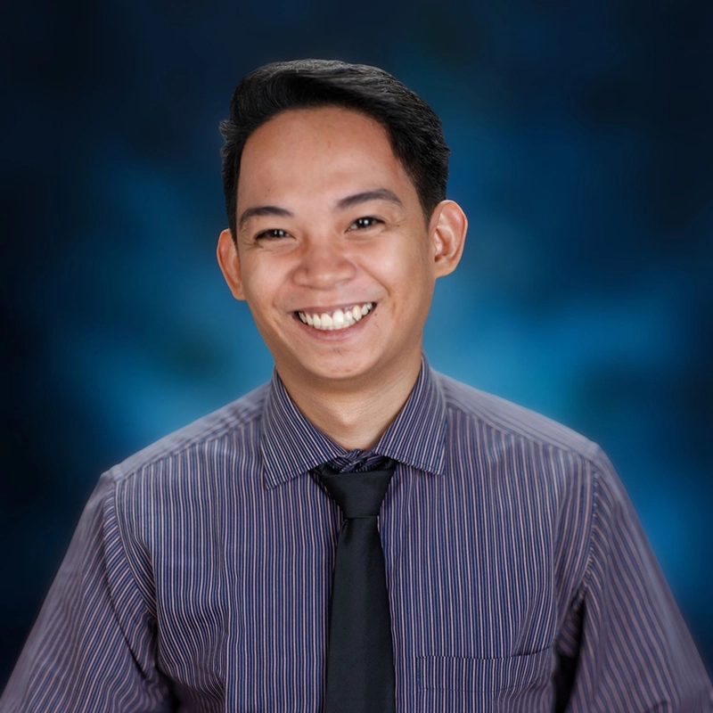 headshot of Mark David Gapay