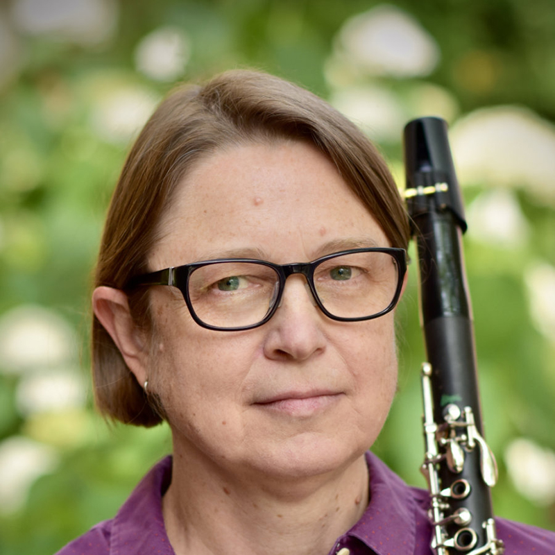 headshot of Dr. Lisa Oberlander