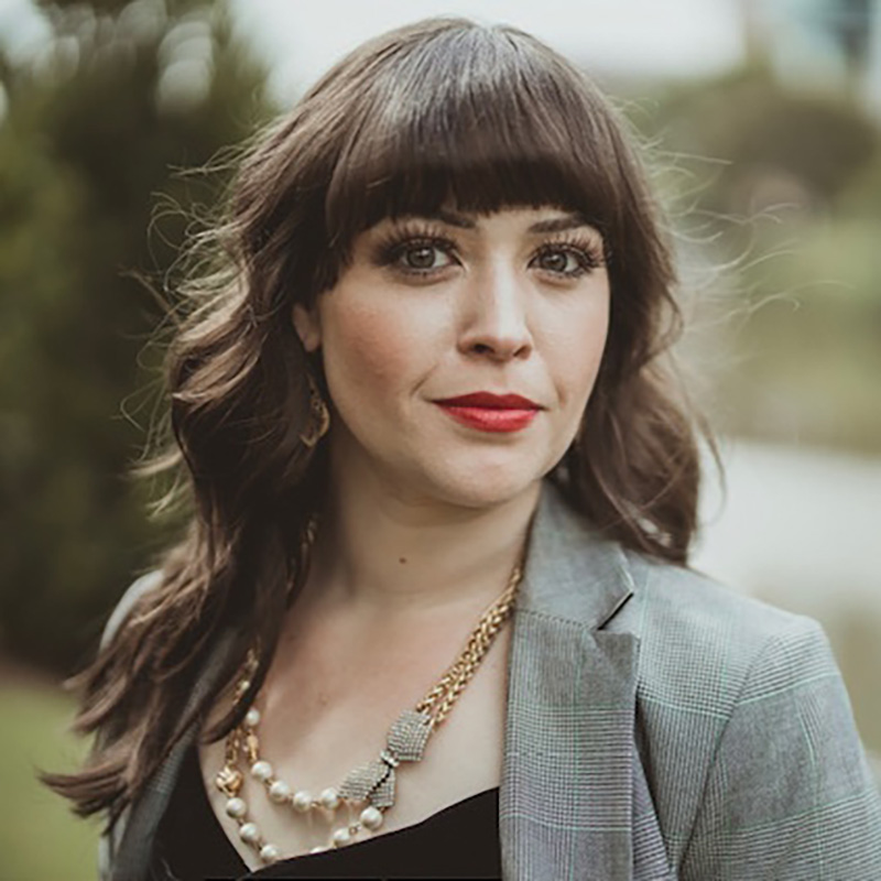 headshot of Dr. Laura Thomason