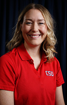 headshot of Lauren Davis