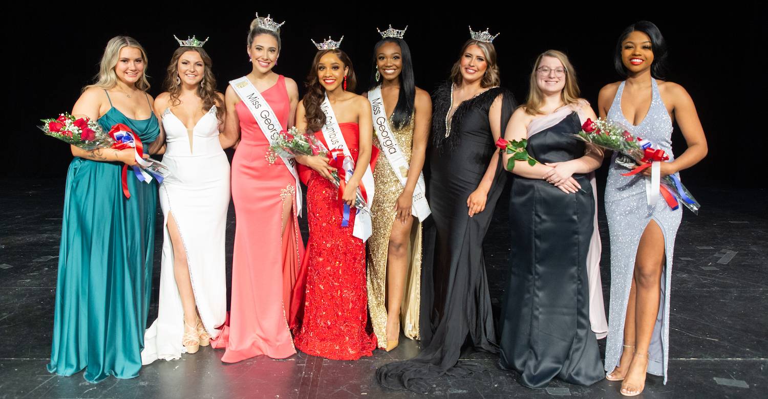 Group photo of Miss CSU contestants and other Miss title-holders.